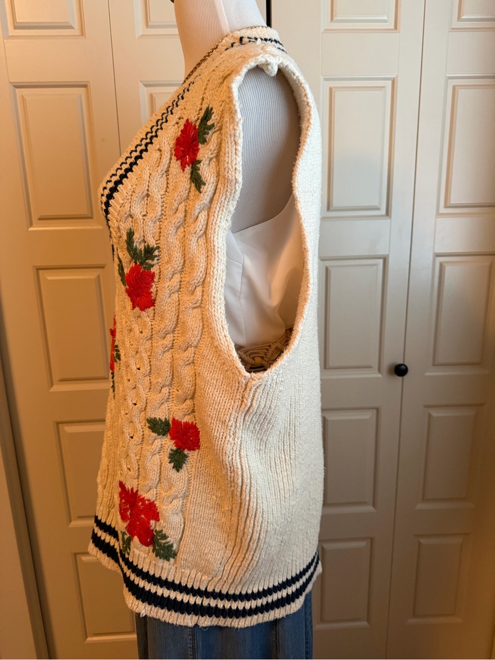 Free People Good Karma Cream Cable Knit Vest with Red Rose Embroidery, Sz S New - Picture 5 of 8